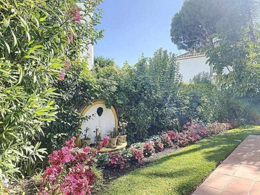 Apartment Townhouse For 7 People With Private Garden 10 Min From Puerto Banus Estepona