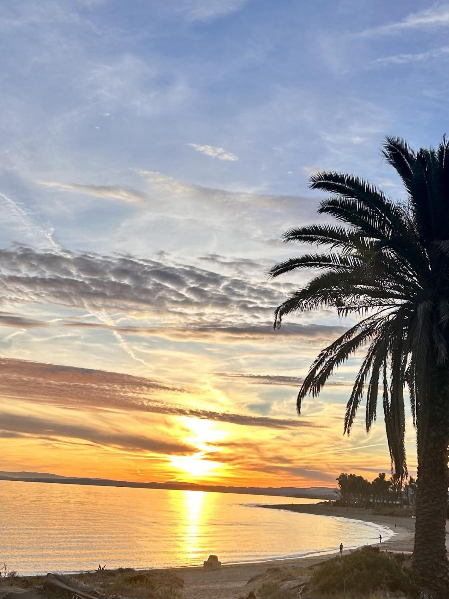 Olas De Calma Un Refugio De Paz Junto Al Mar Estepona
