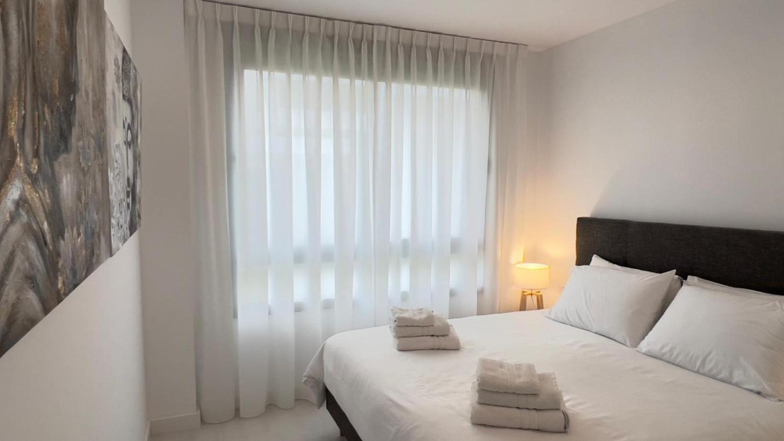 Apartamento New Spacious 4 Bedrooms In 10 Min Walk To The Estepona