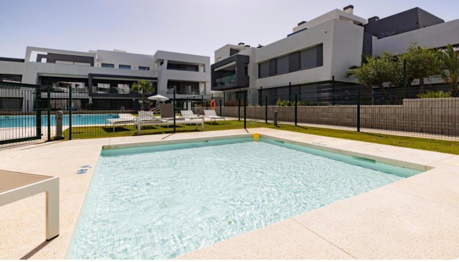 New Spacious 4 Bedrooms In 10 Min Walk To The Apartamento *