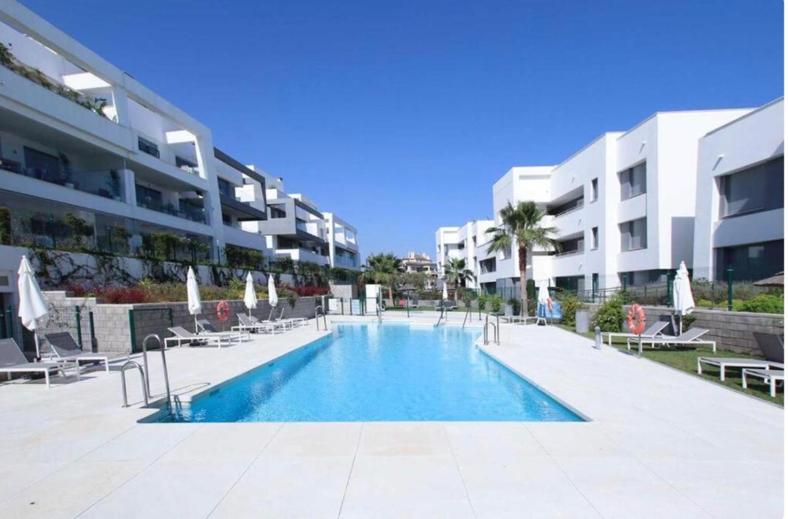 Apartamento New Spacious 4 Bedrooms In 10 Min Walk To The *