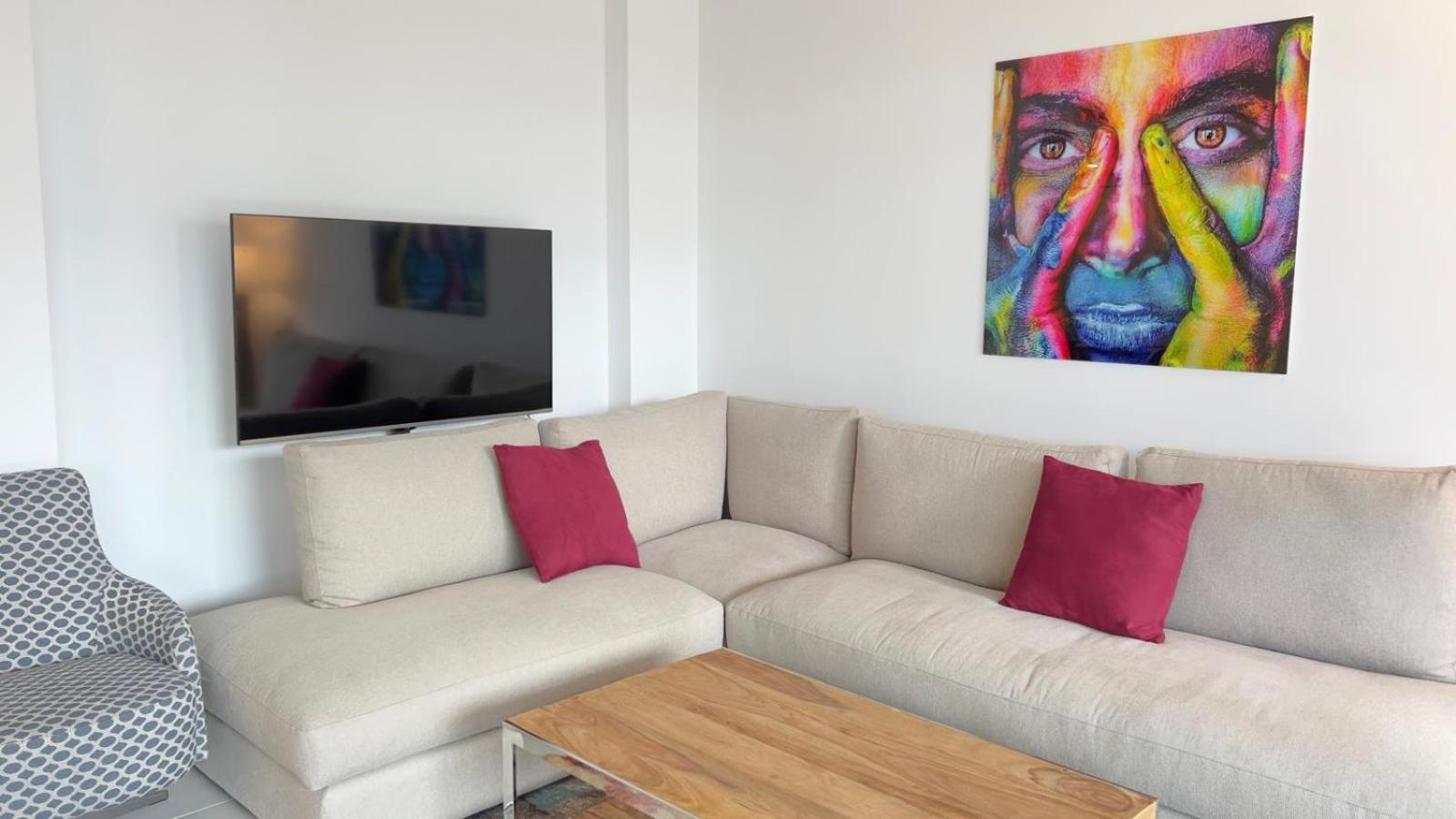 New Spacious 4 Bedrooms In 10 Min Walk To The Apartamento