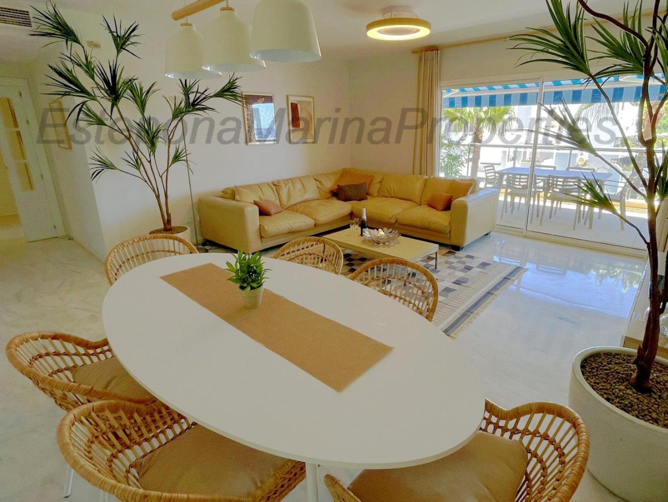 Emp 15, Large Beachside Apartment, El Coral,