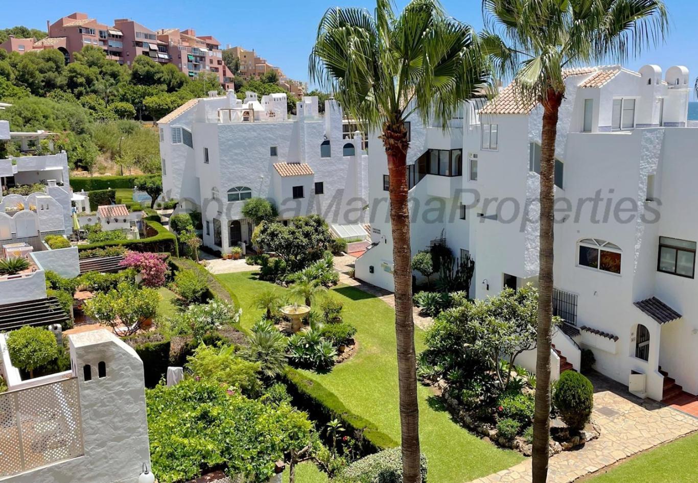 Emp 15, Large Beachside Apartment, El Coral, Estepona