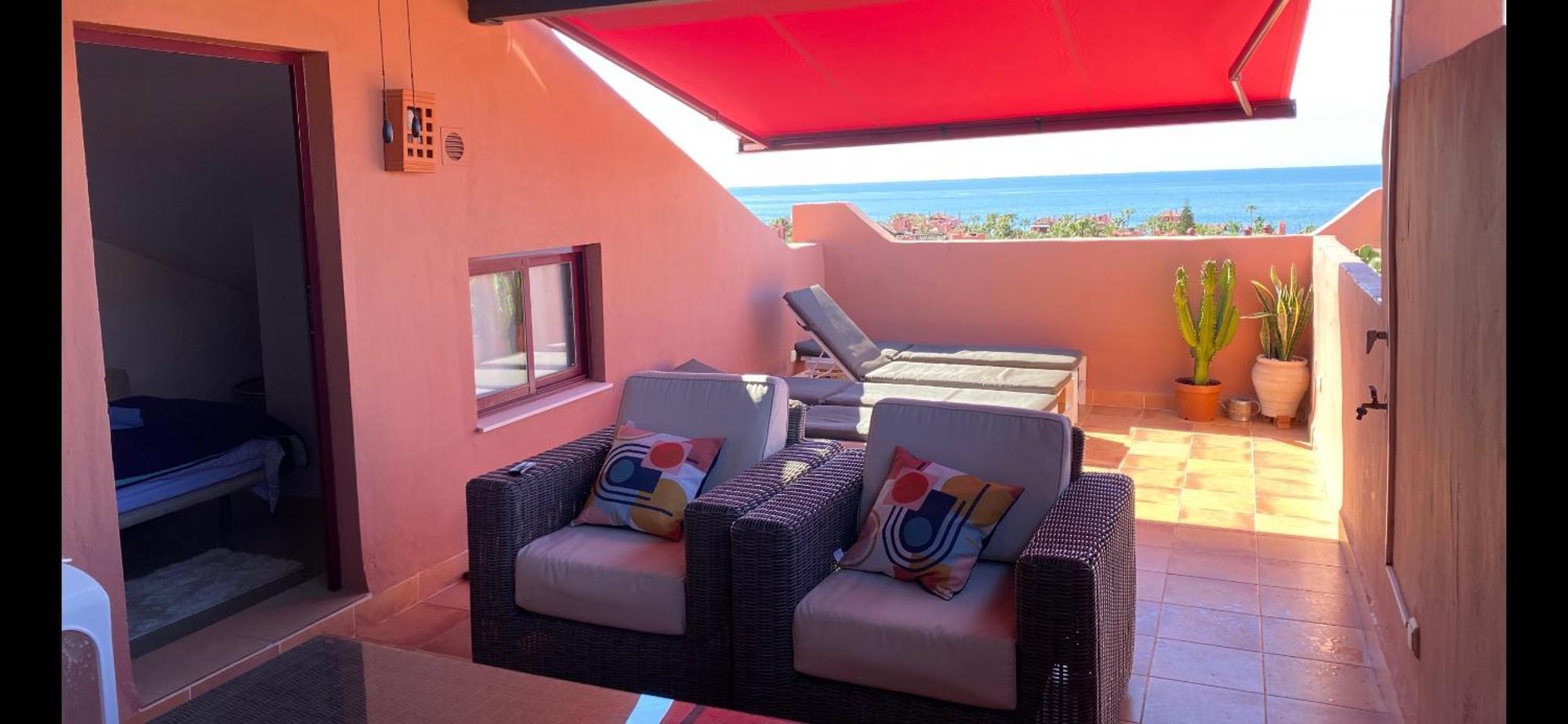 Luxury 3 Bed Duplex Penthouse, 3 Mins Walk To The