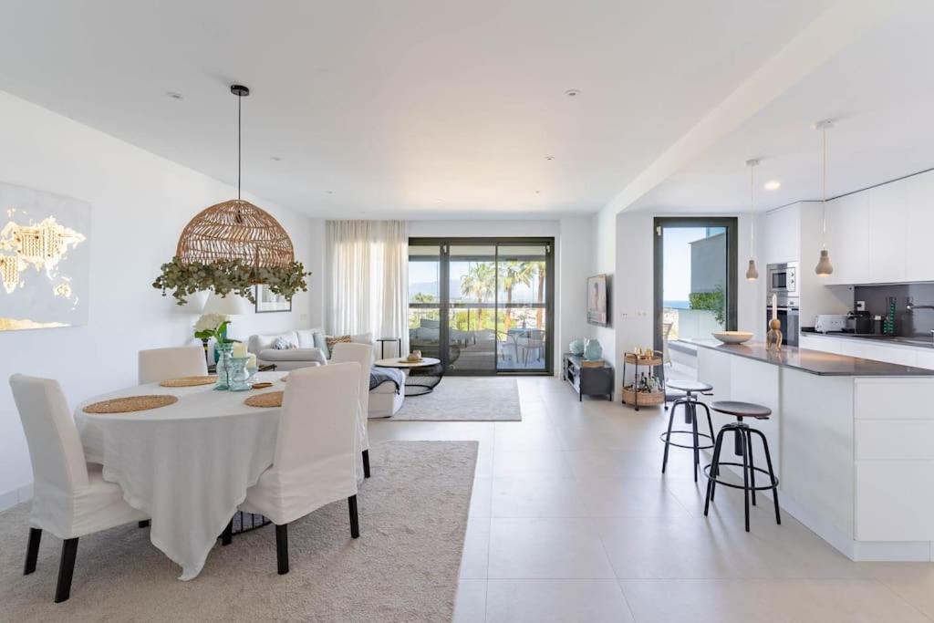Modern With Sea View Apartment Estepona