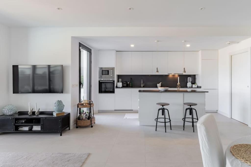 Modern With Sea View Apartment