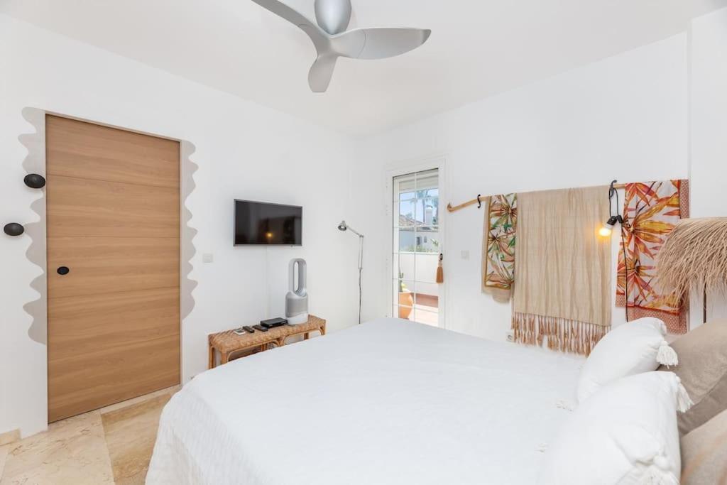 Apartment El Paraiso, Lovely Flat Walk To The Rdr388 Estepona