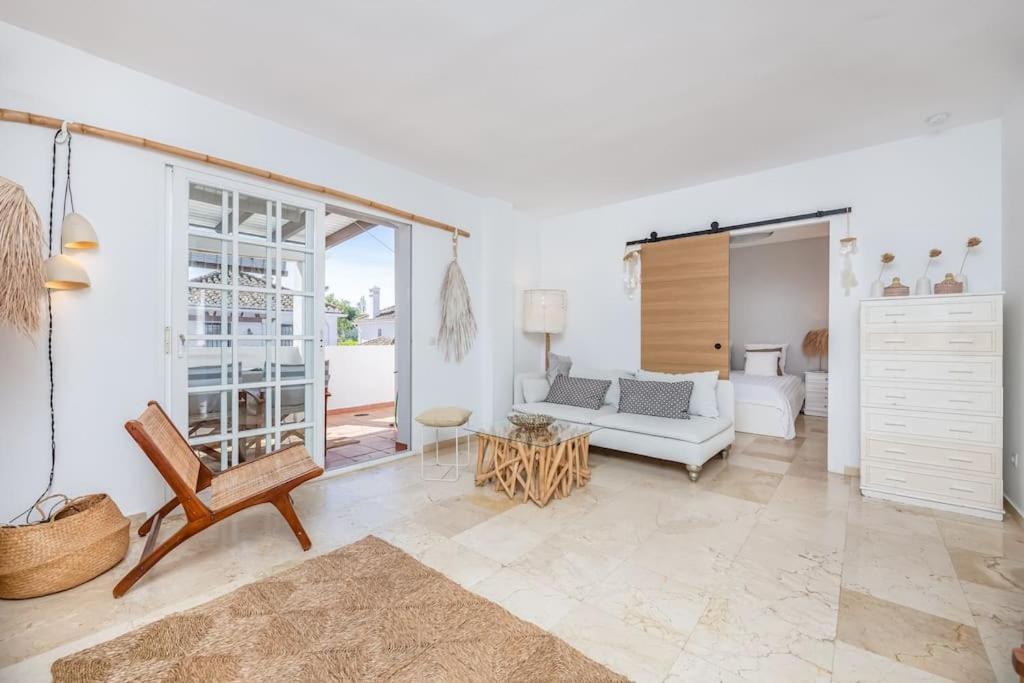 El Paraiso, Lovely Flat Walk To The Rdr388 Estepona