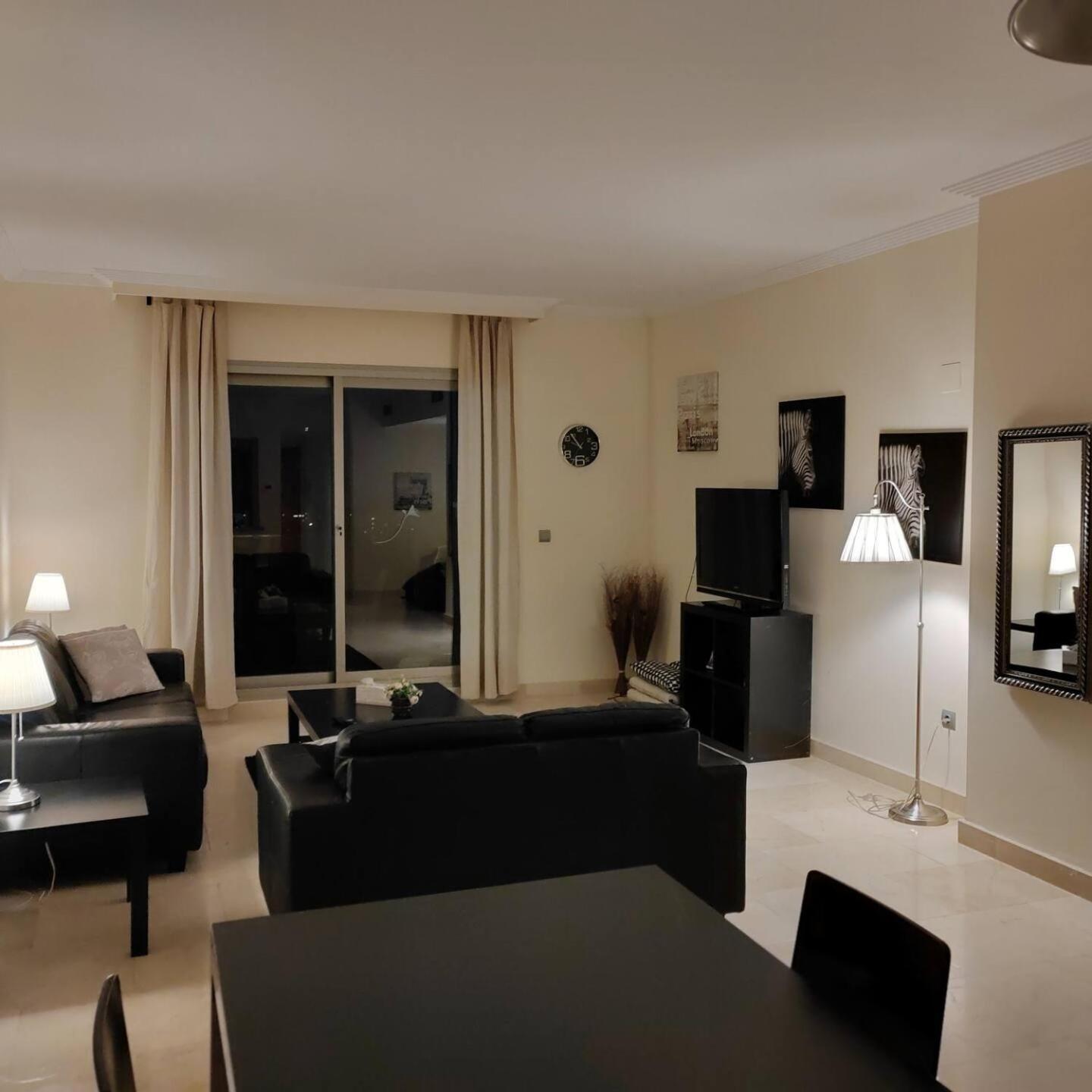 Apartmentsleeps4-golfclub-freeparking-bbq-pool-ac Apartment *