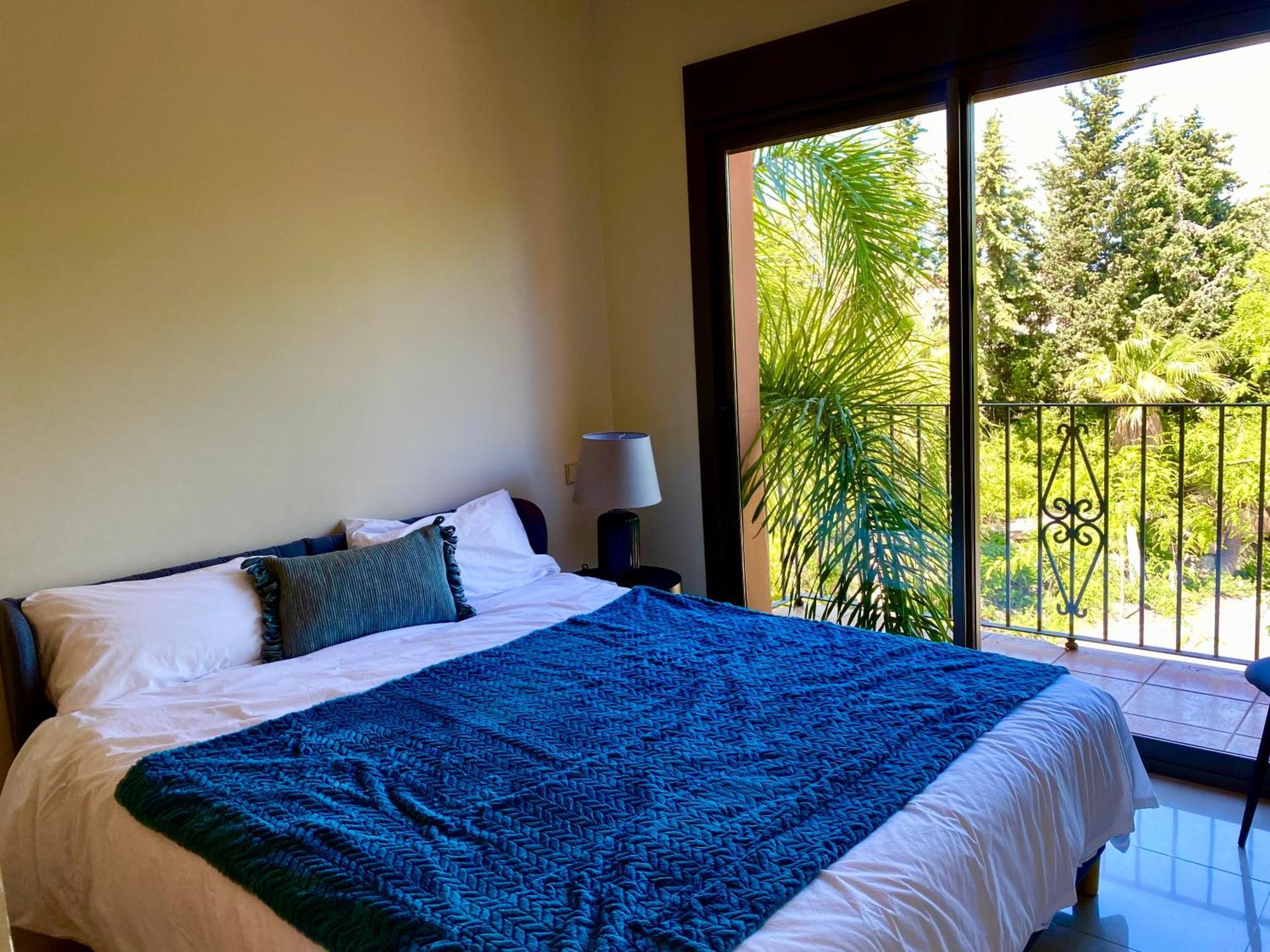 Seaview Penthouse In New Golden Mile