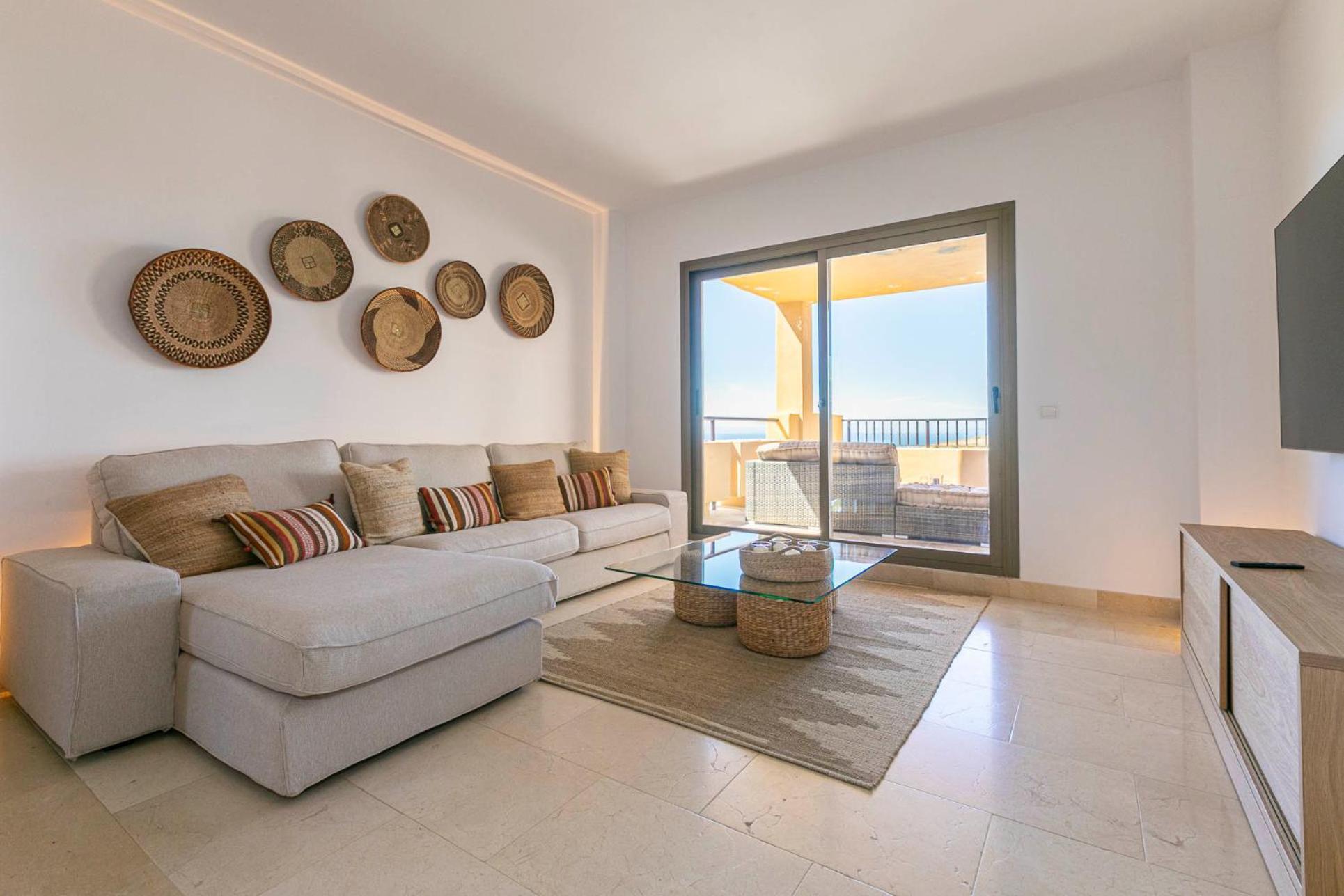 Elegante Piso En Benahavis Con Vista Al Mar