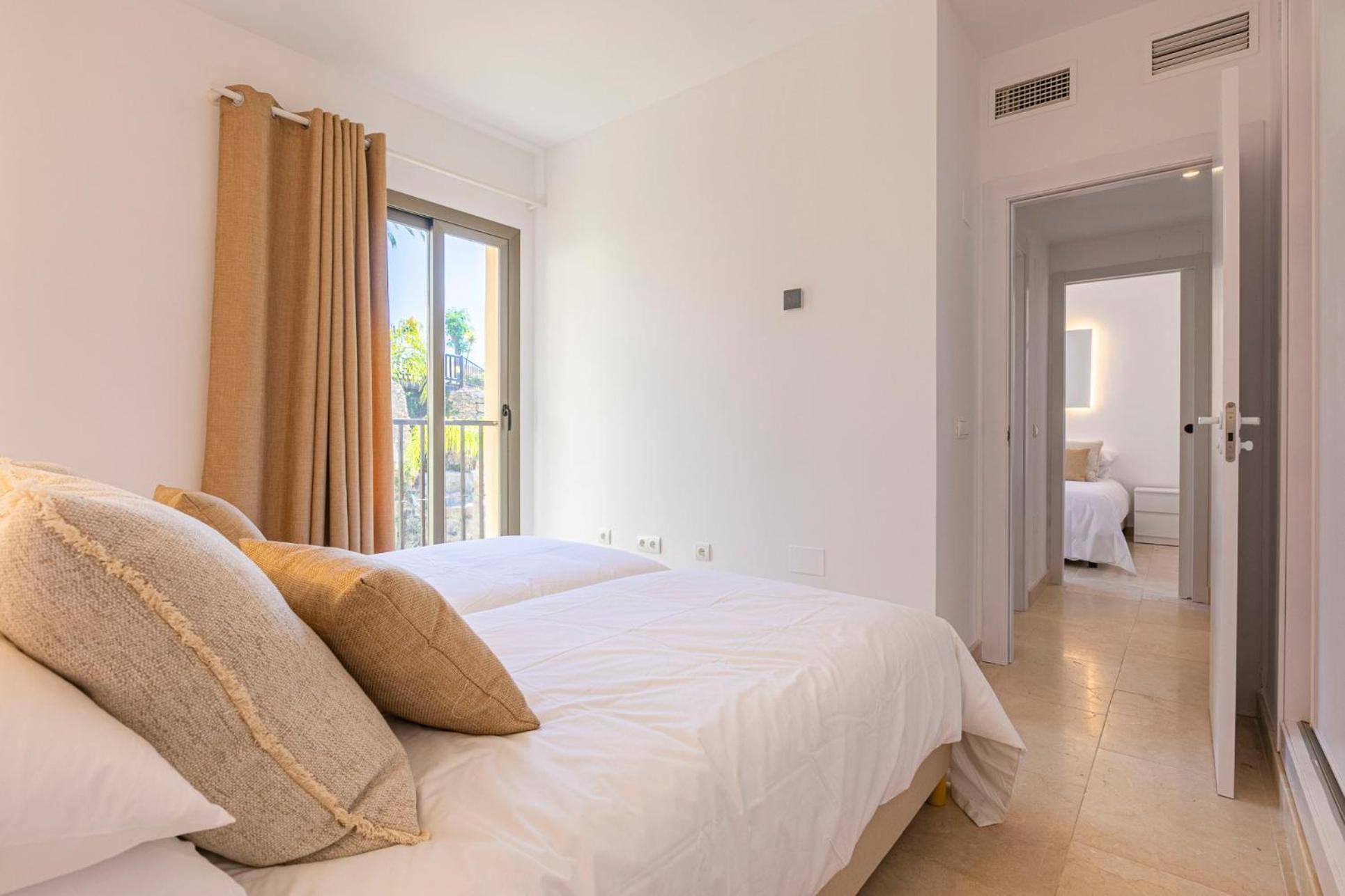 Elegante Piso En Benahavis Con Vista Al Mar Apartment Estepona