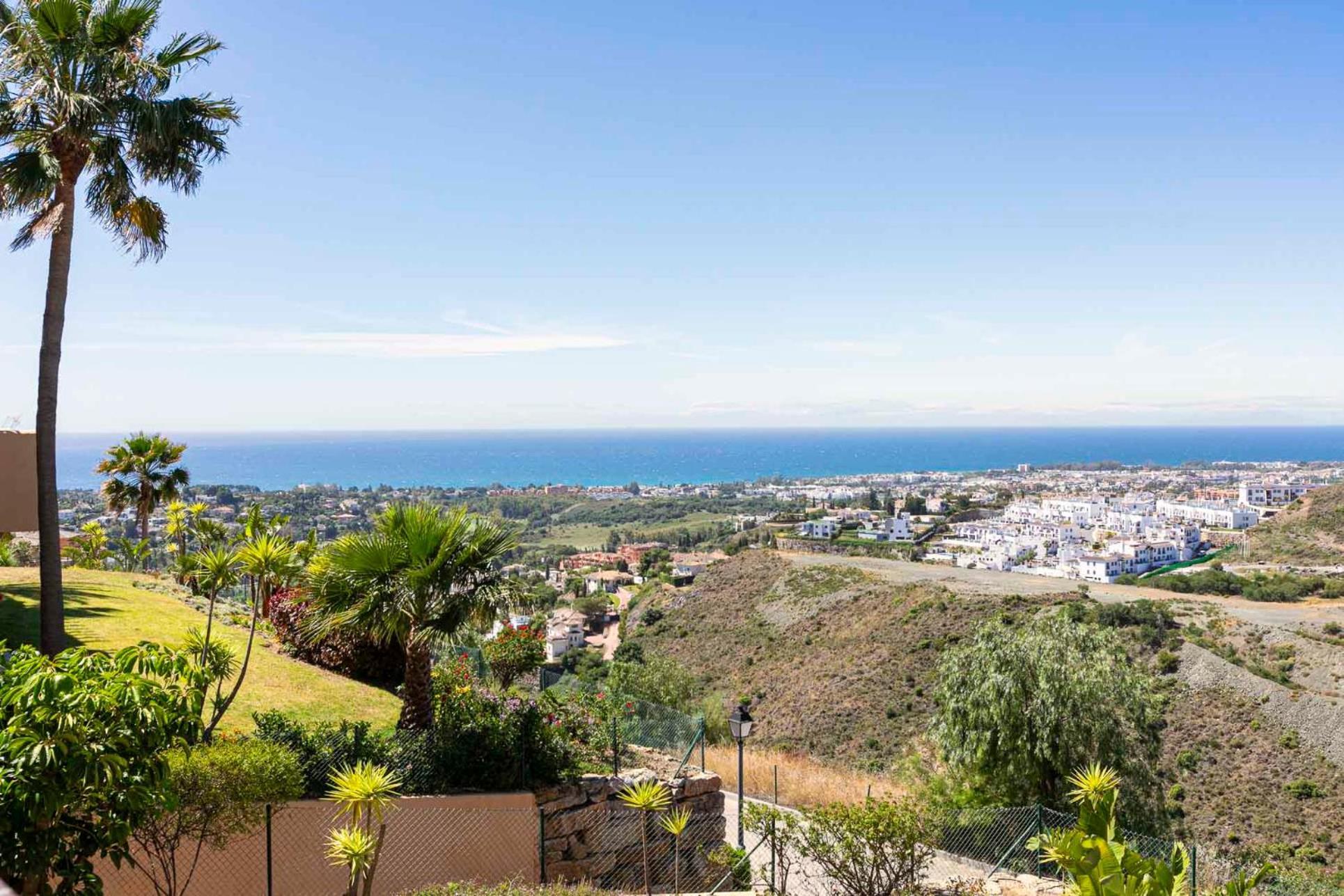 Apartment Elegante Piso En Benahavis Con Vista Al Mar Estepona