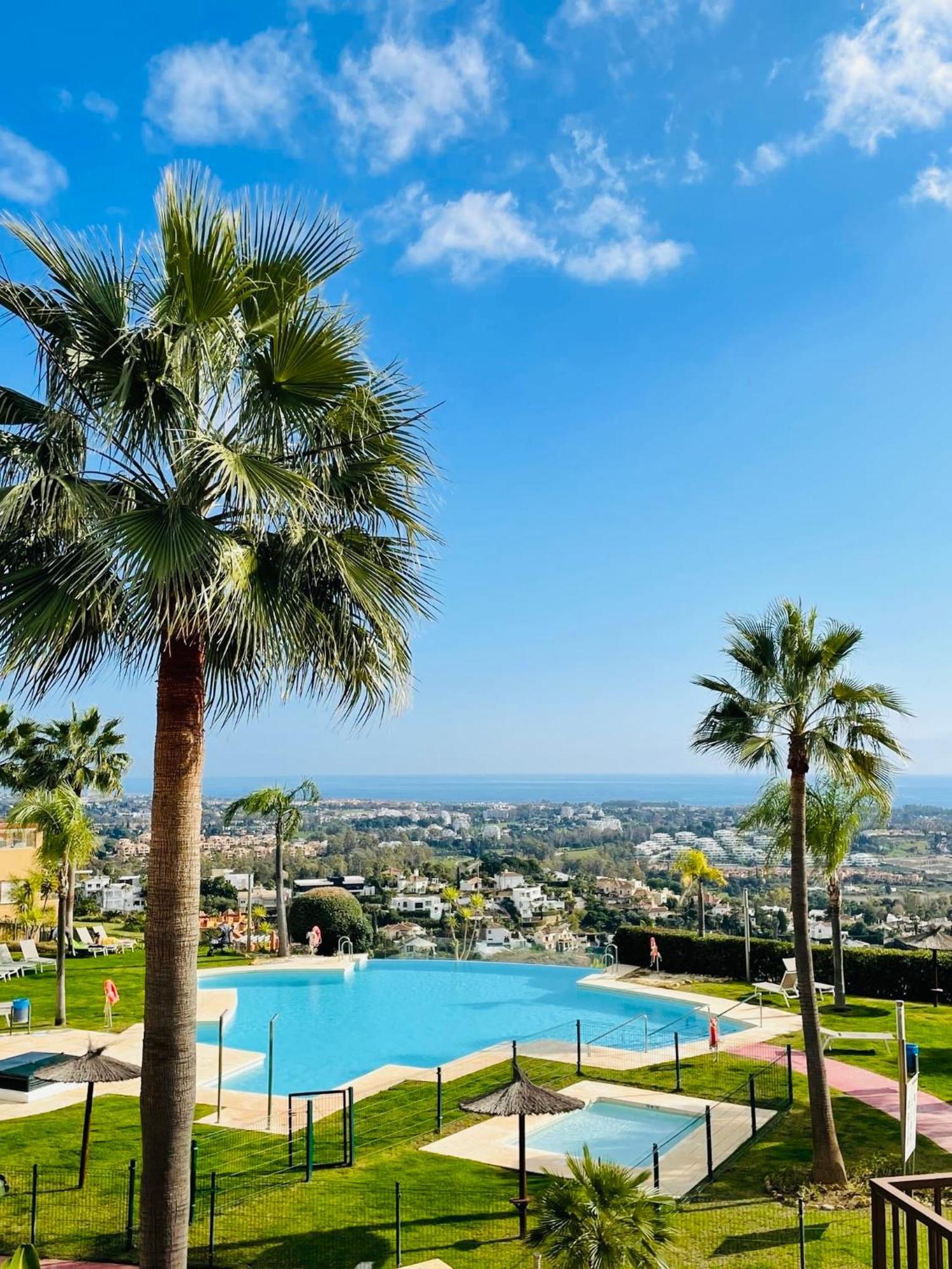 Elegante Piso En Benahavis Con Vista Al Mar Apartamento