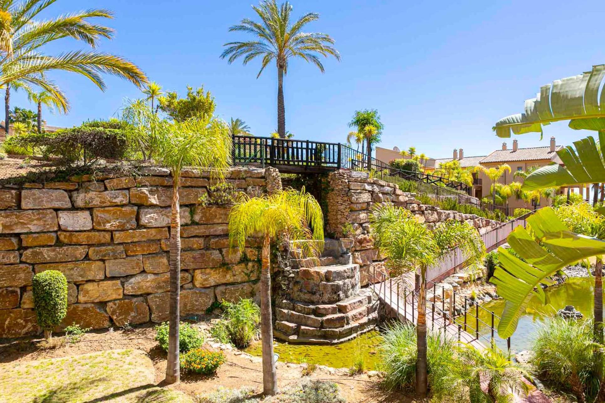 Apartment Elegante Piso En Benahavis Con Vista Al Mar *