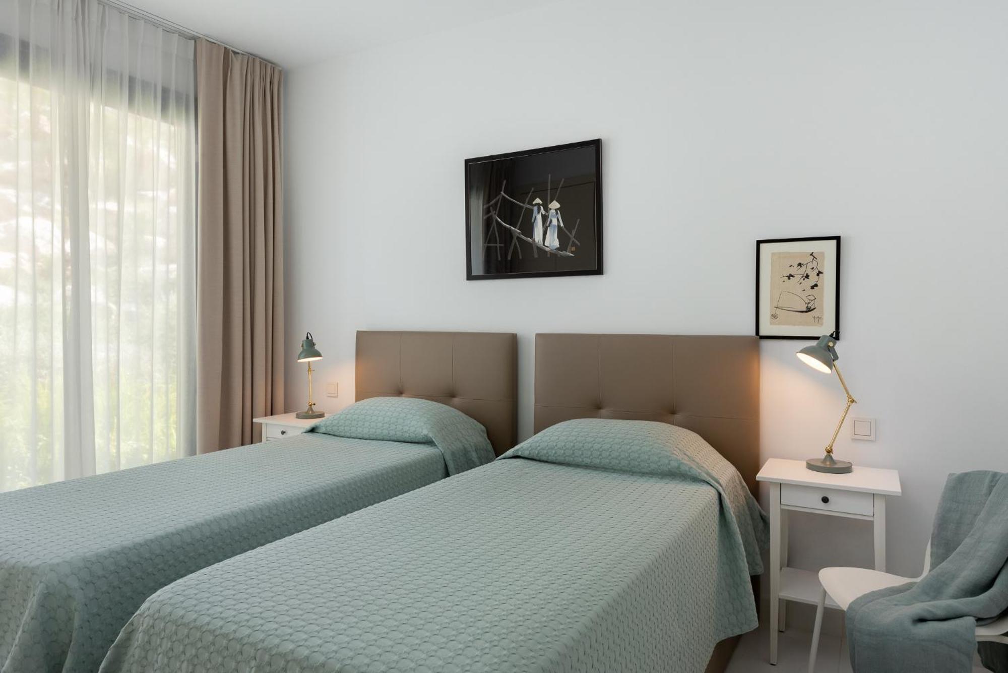 Panoramic Views And Large Garden In Atalaya Hills Apartment