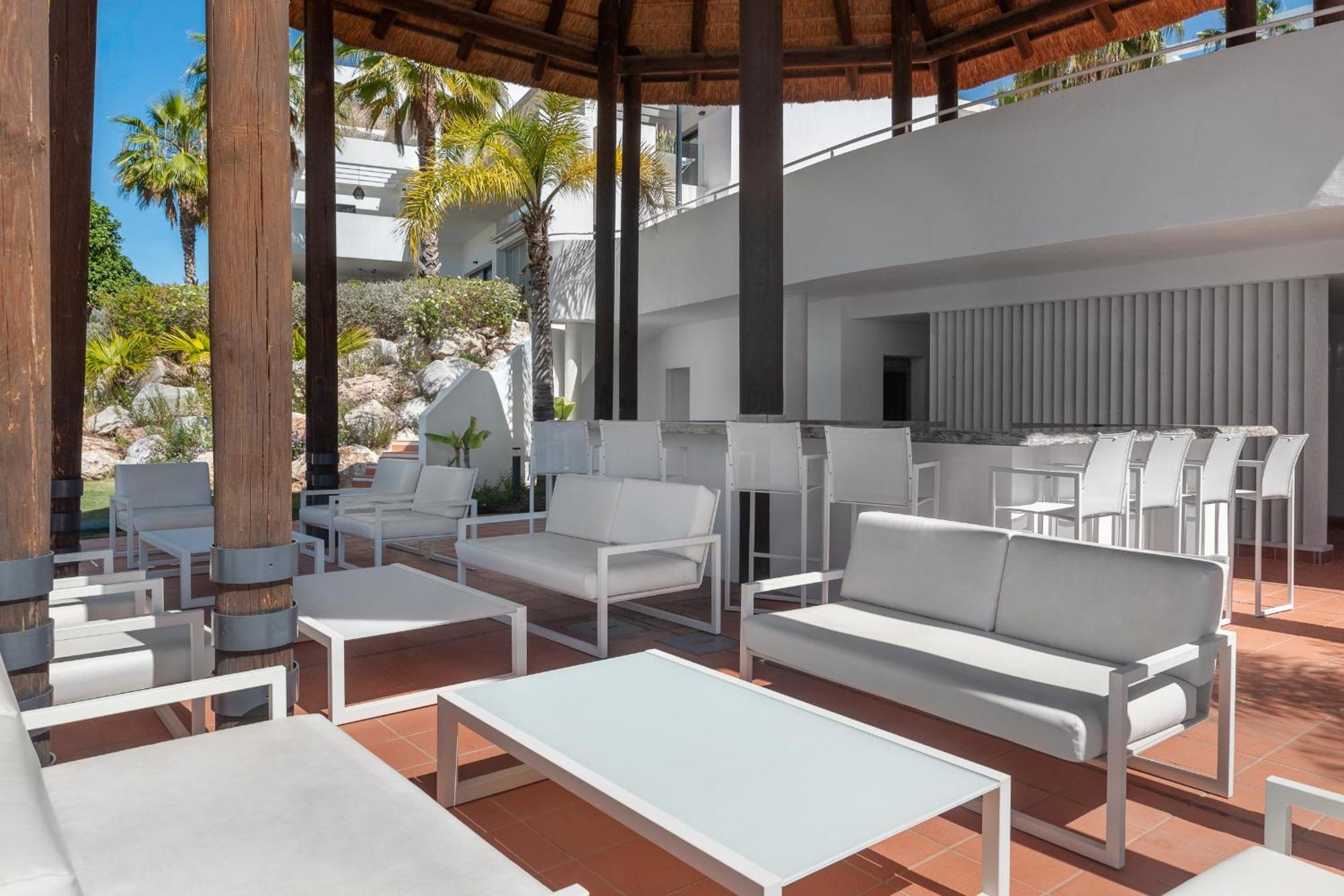 Panoramic Views And Large Garden In Atalaya Hills Estepona