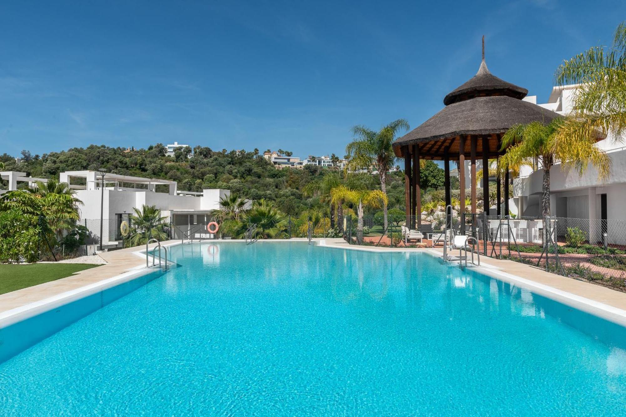 Panoramic Views And Large Garden In Atalaya Hills *
