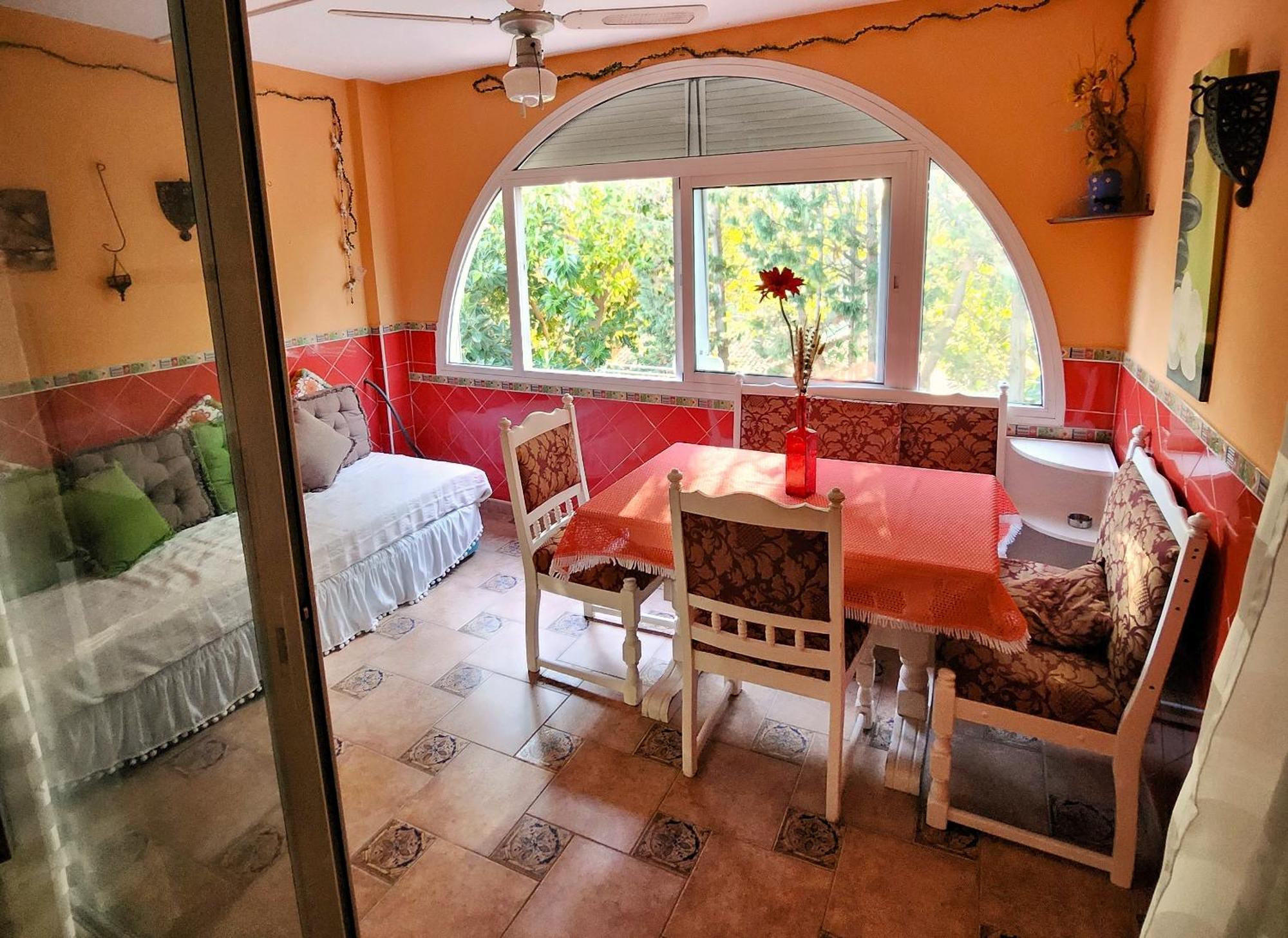 Sunflower House Apartment *
