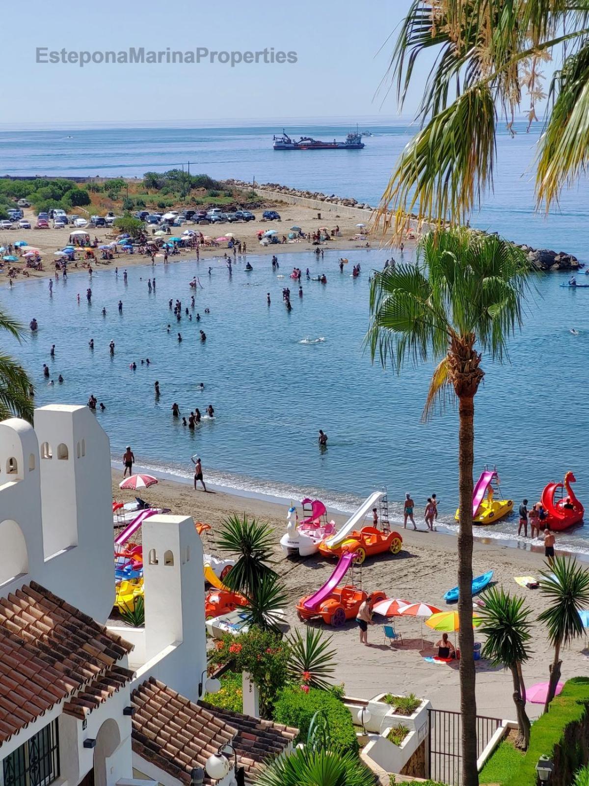 Emp 15, Large Beachside Apartment, El Coral, Apartment Estepona