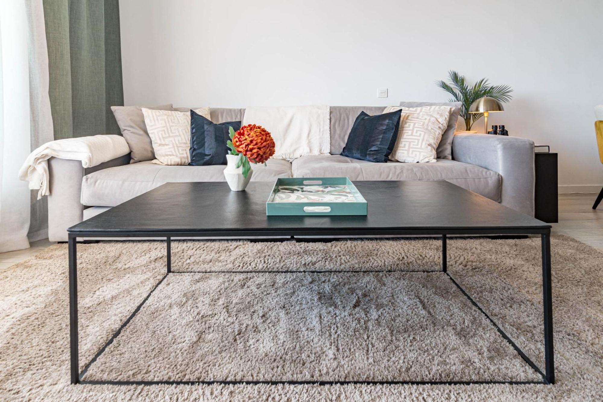 Ov21b - Bright And Modern 3 Bedroom *