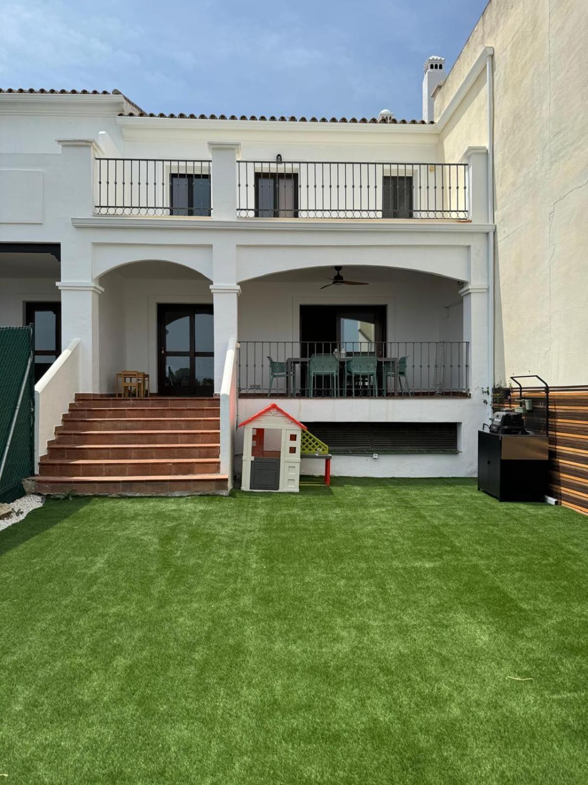 Townhouse With Garden Apartment