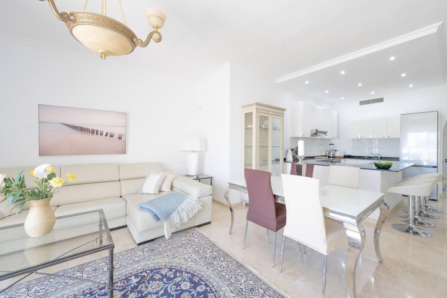 Close To The With A Roof Terrace Apartment *