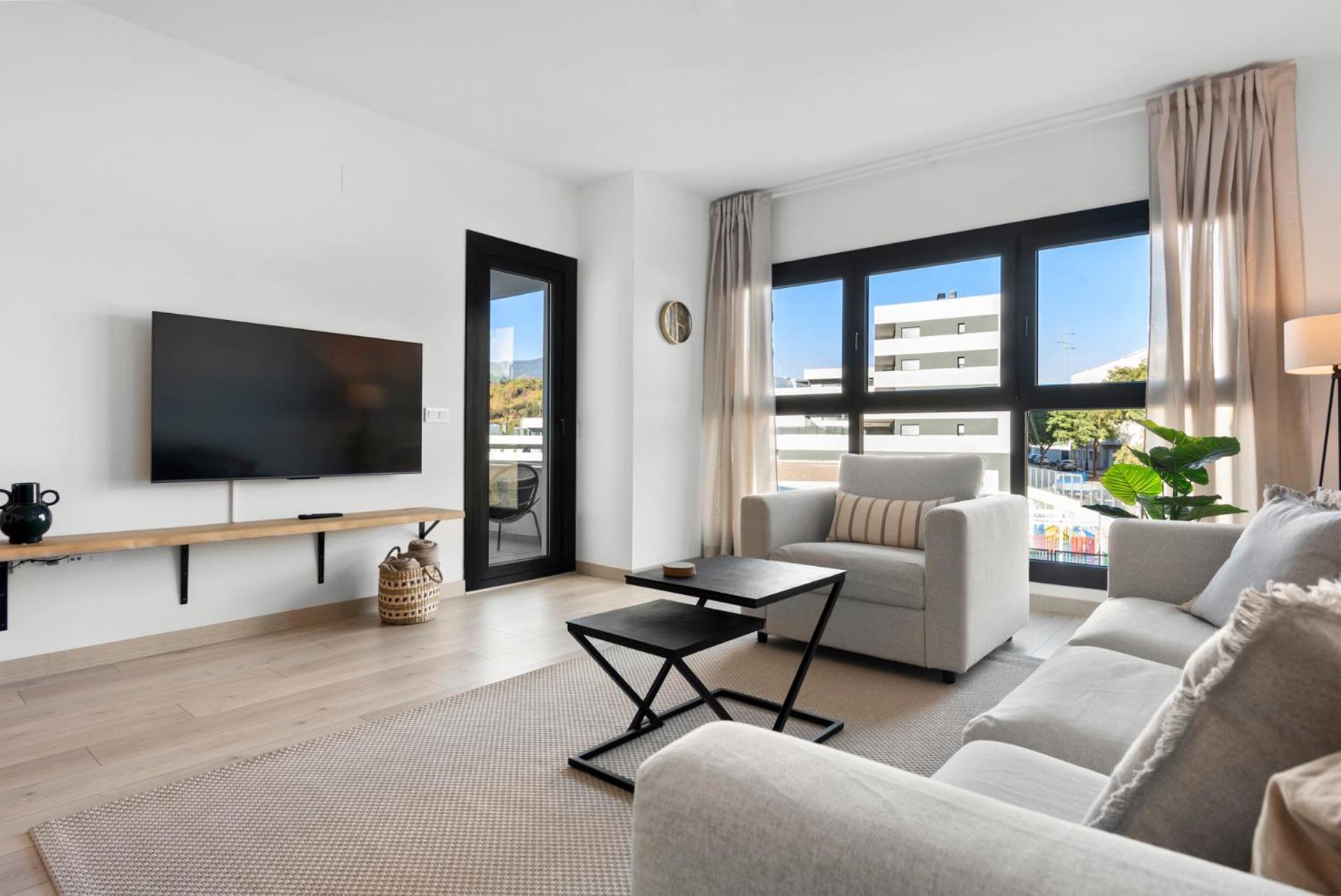 Apartment Beautiful 2-bedroom Near Center And