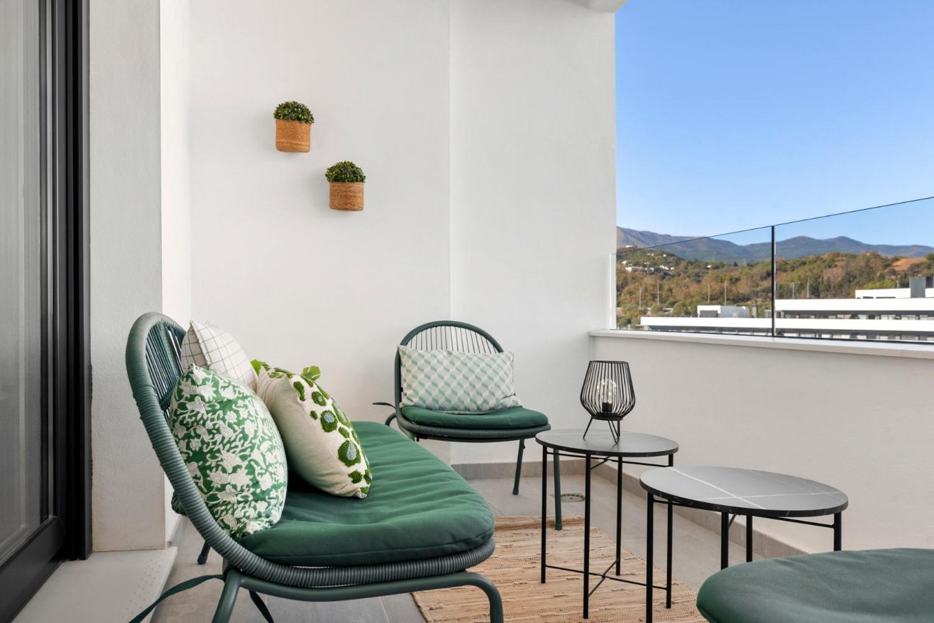 Beautiful 2-bedroom Near Center And *