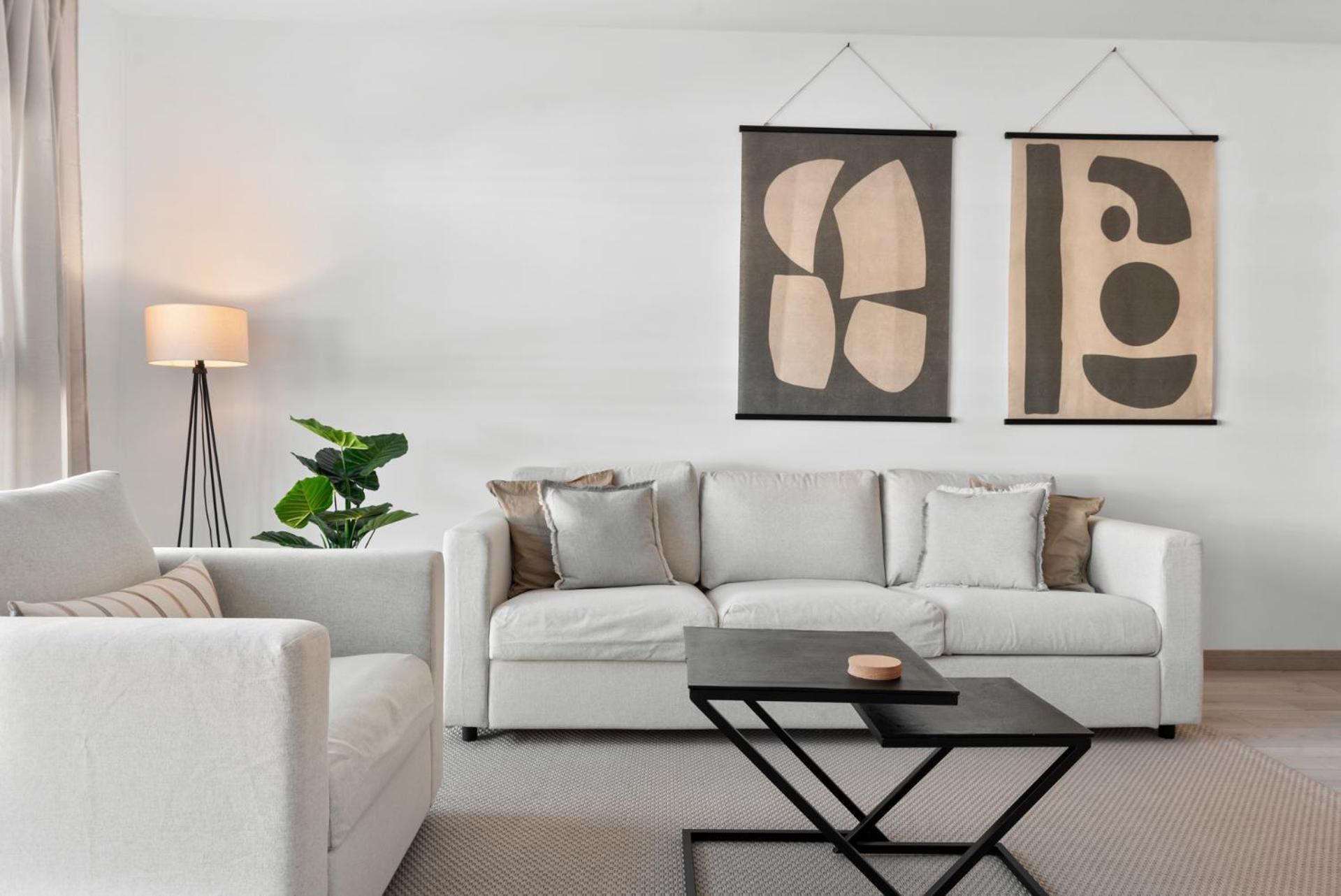 Beautiful 2-bedroom Near Center And *