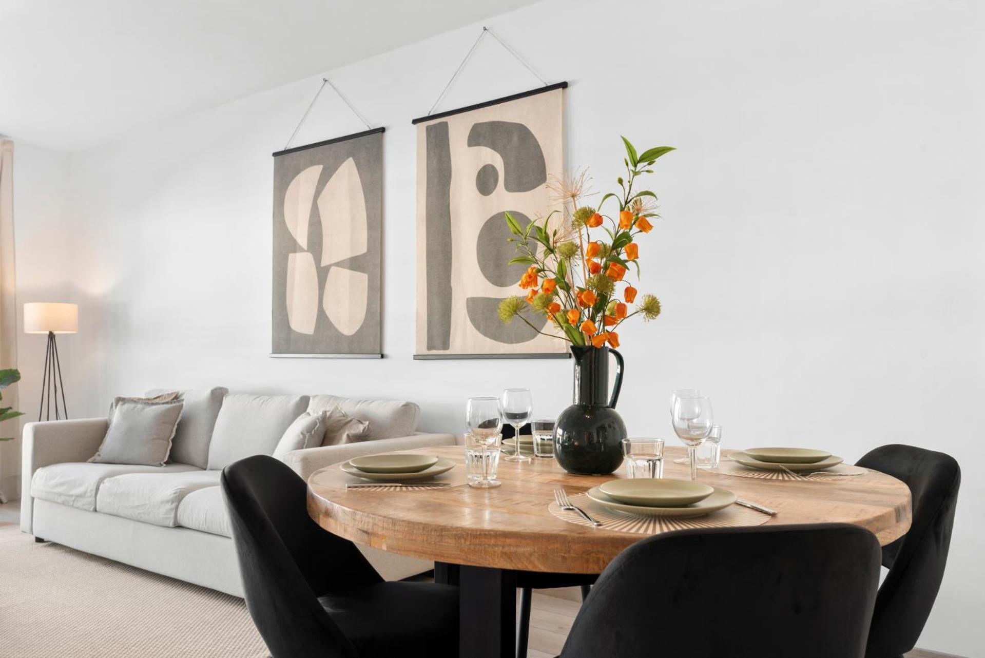 Beautiful 2-bedroom Near Center And Apartment