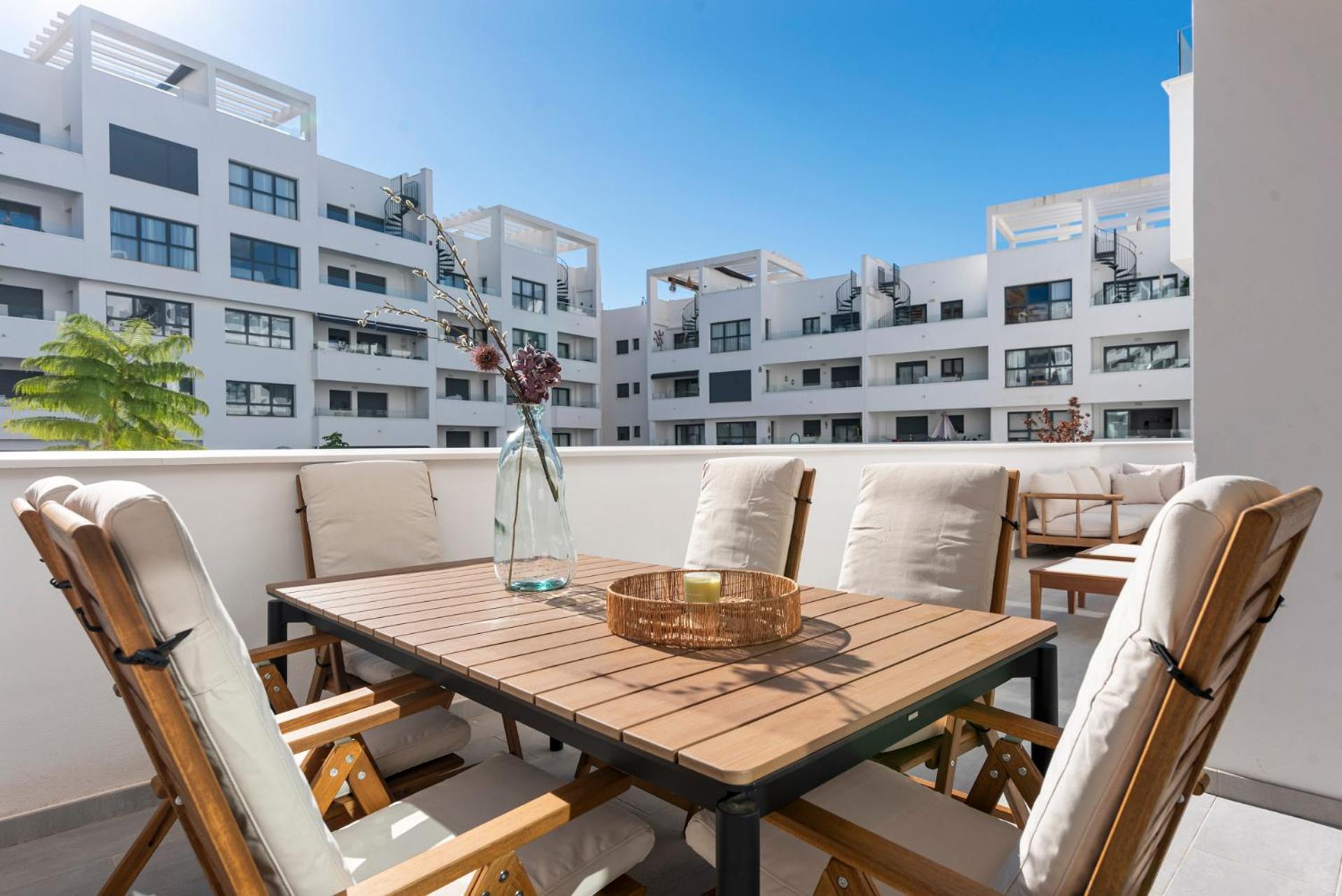 Garden View - Big Terrace Apartamento Estepona