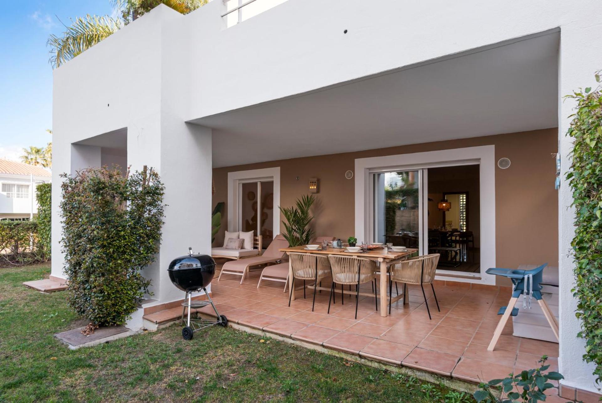 Casa Livia Met Aupingbedden Estepona
