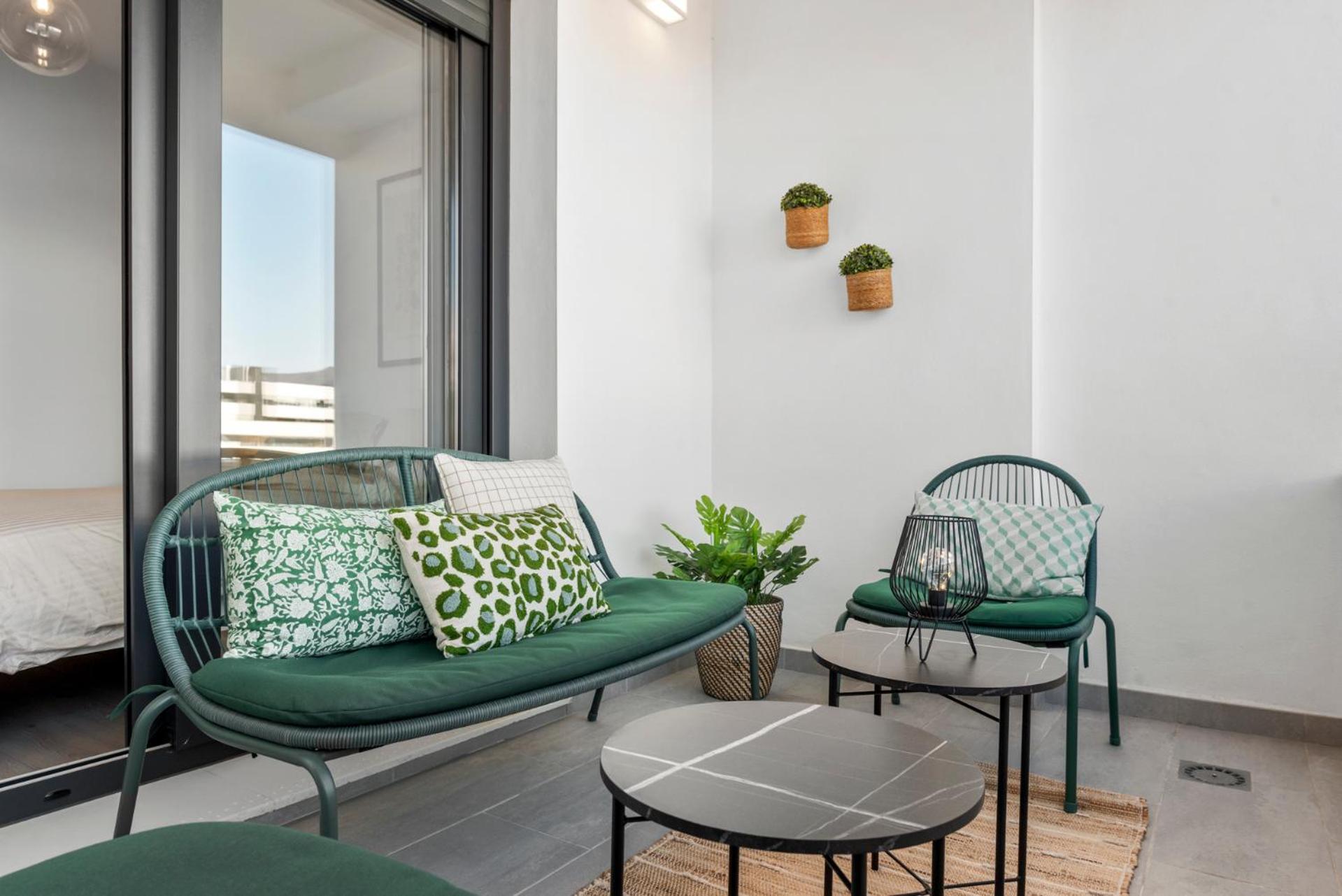 Beautiful 2-bedroom Near Center And *