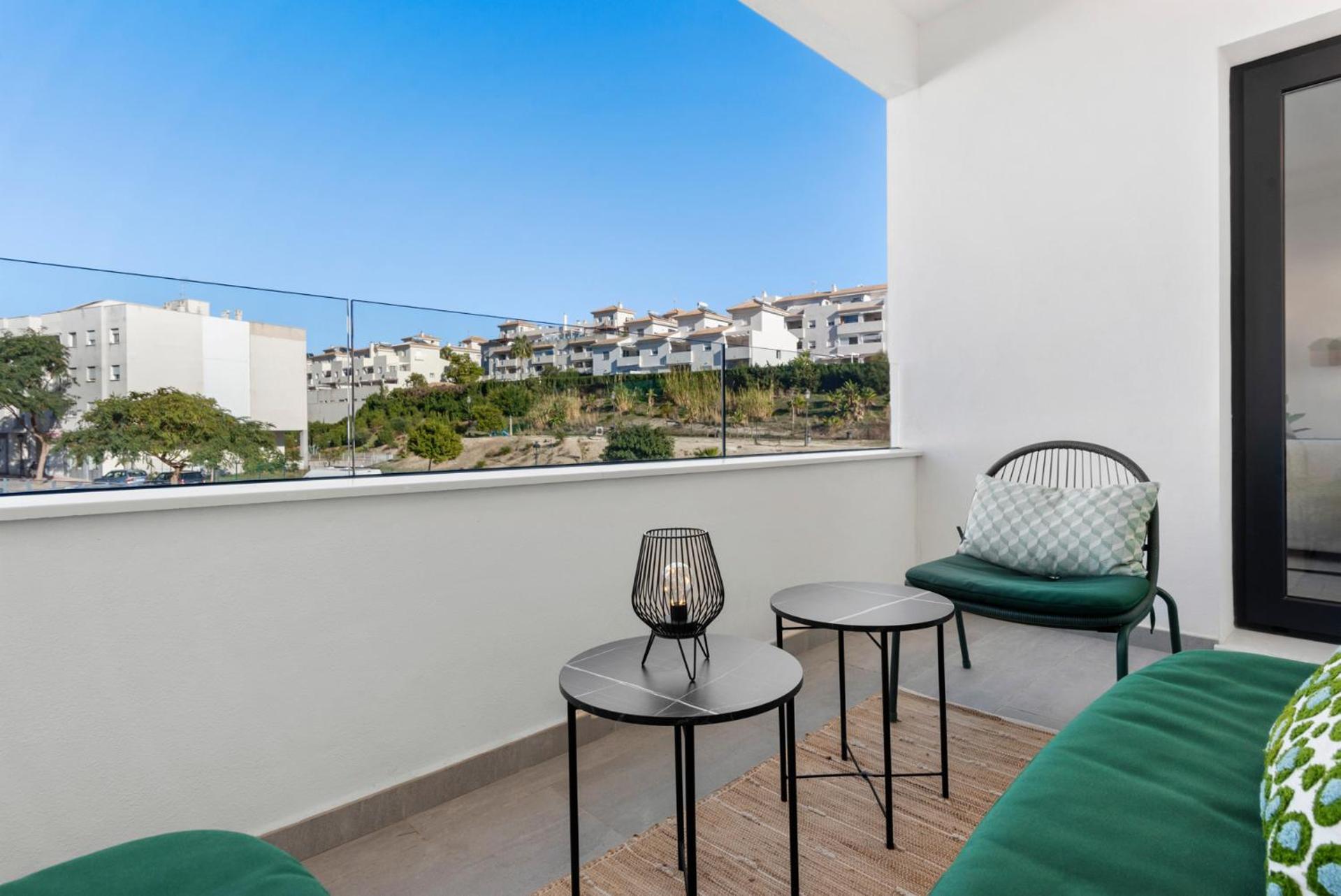 Beautiful 2-bedroom Near Center And Apartment