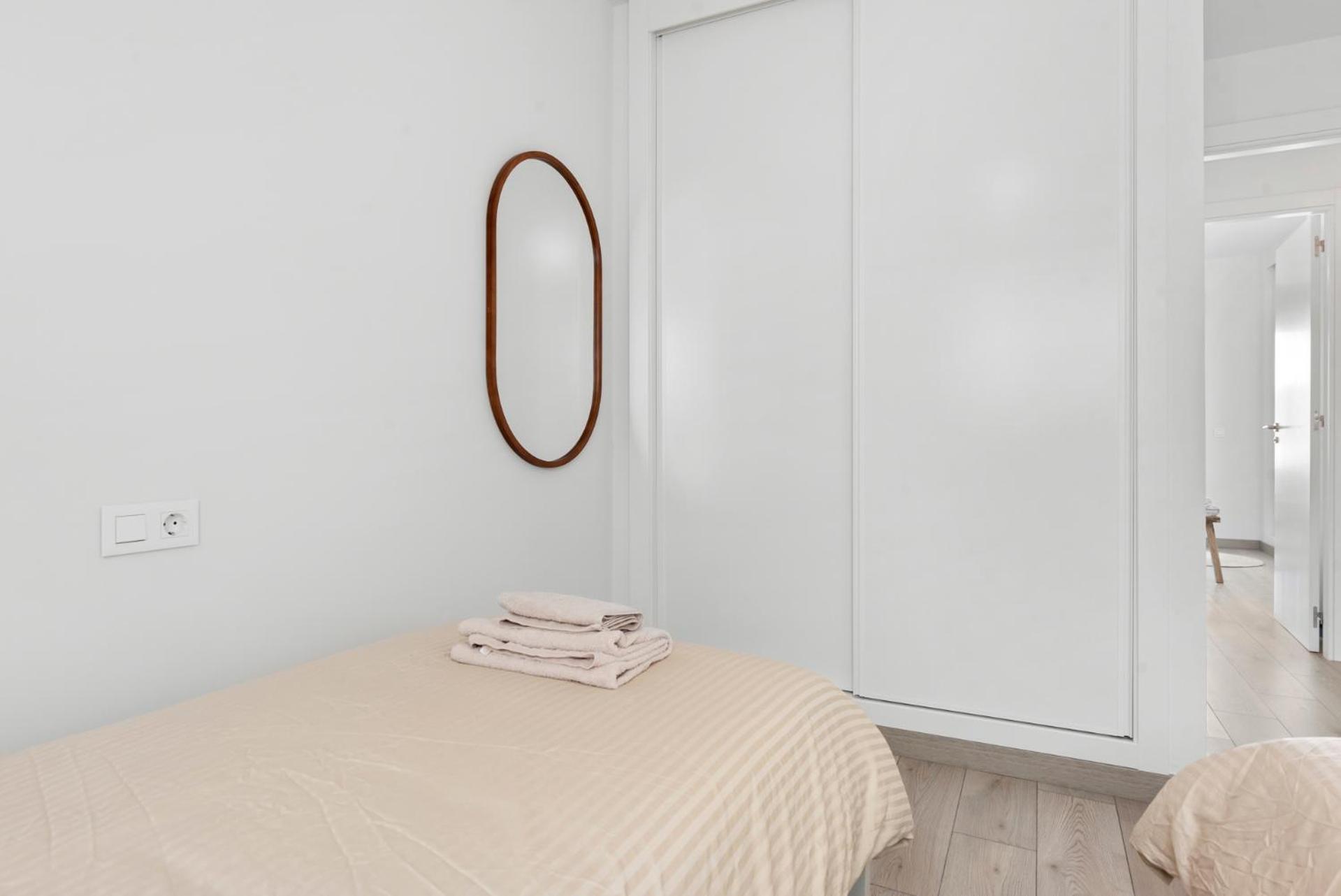 Beautiful 2-bedroom Near Center And
