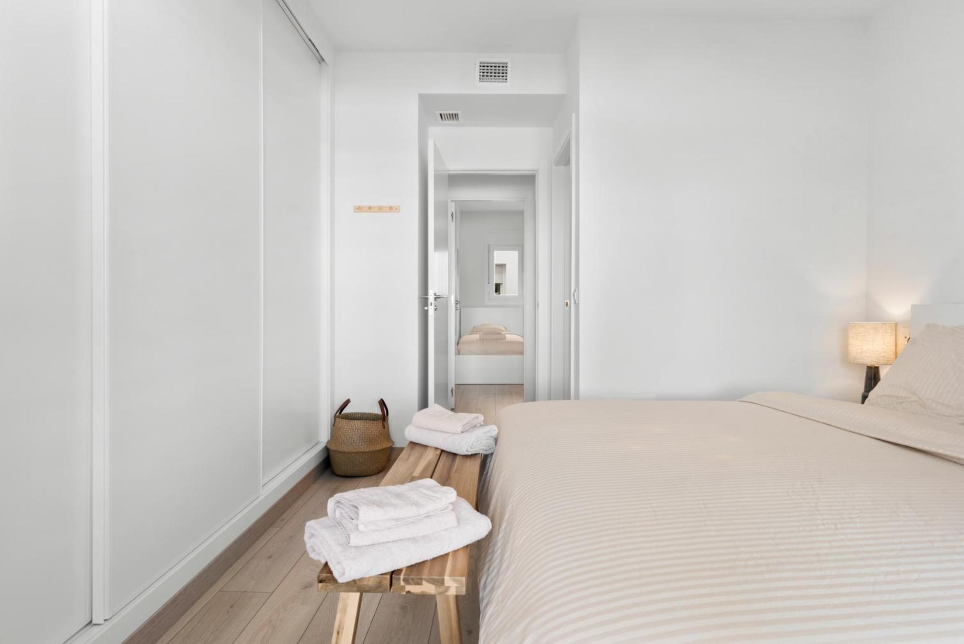 Beautiful 2-bedroom Near Center And