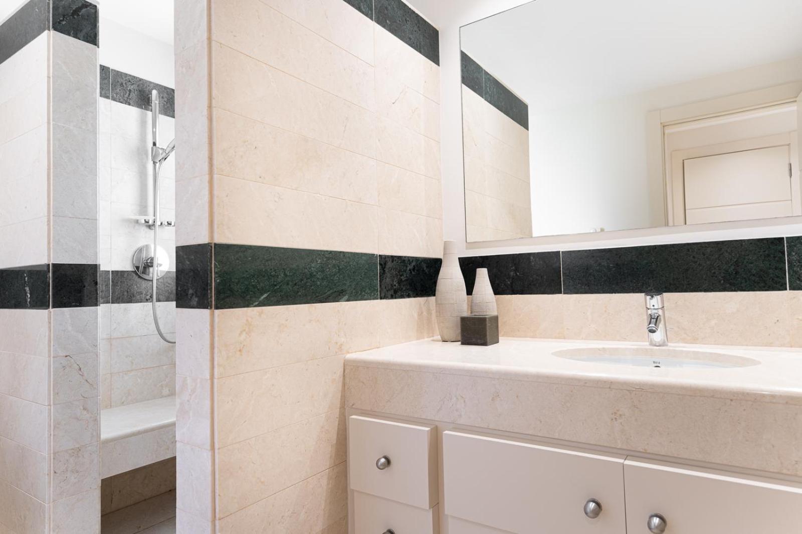 Front Line Luxury In Heaven Apartment