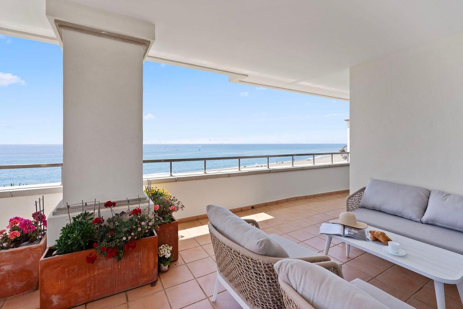 Front Line Luxury In Heaven Apartment *