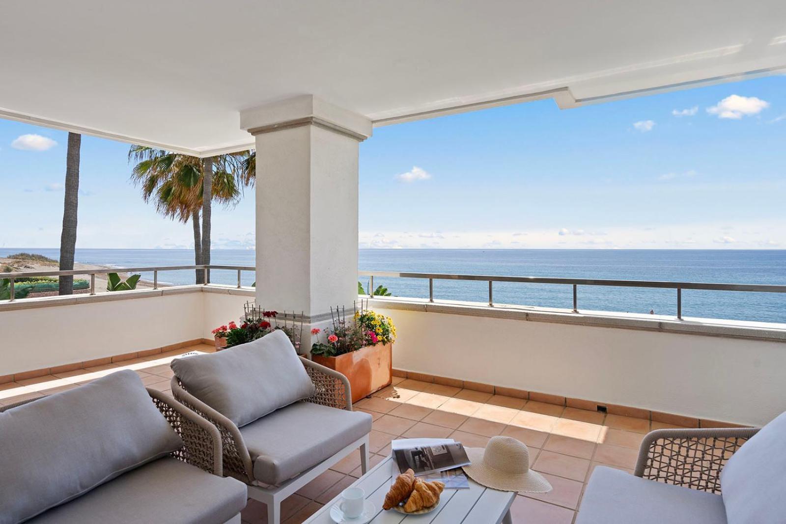 Front Line Luxury In Heaven Apartment Estepona