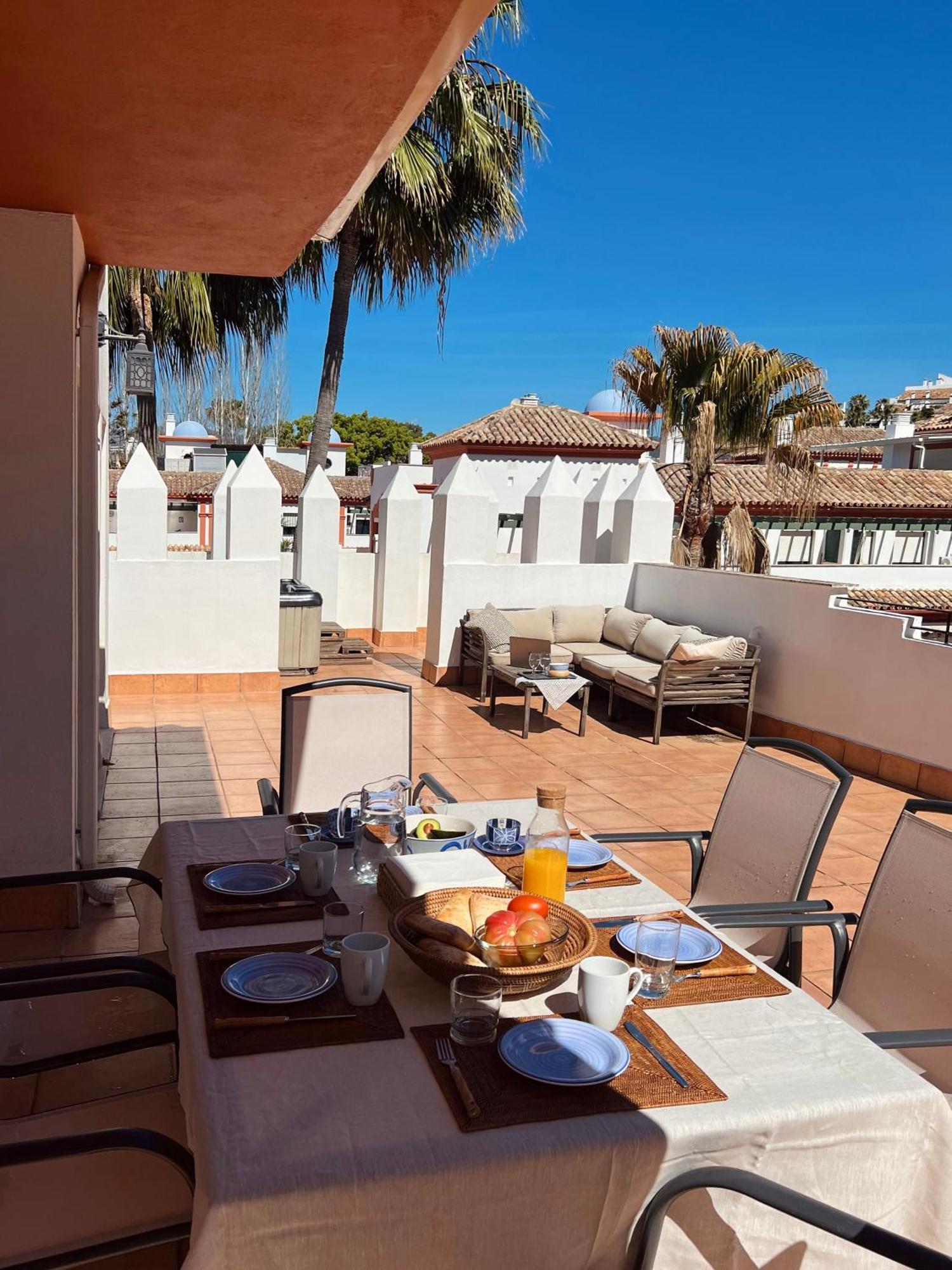 Luna Blanca Golf By Eaw Homes Apartment