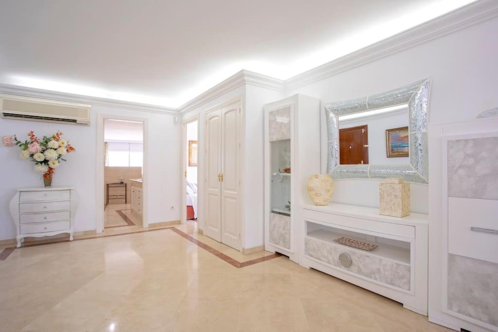 Luxury Seafront Penthouse With Parking *