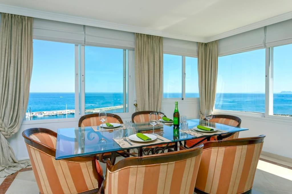 Apartment Luxury Seafront Penthouse With Parking