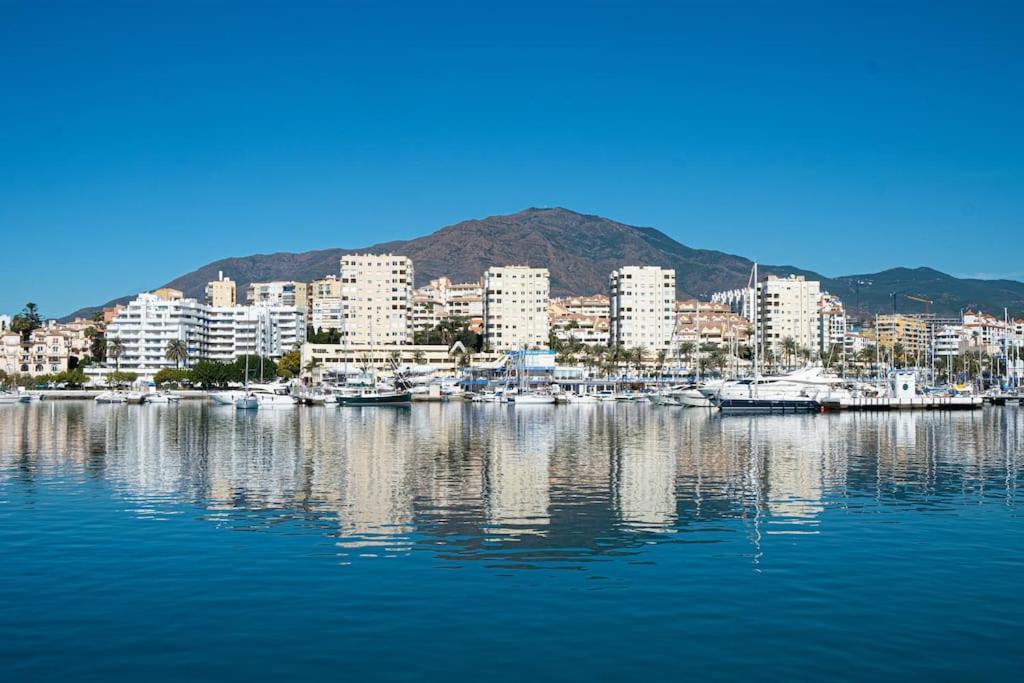 Luxury Seafront Penthouse With Parking Apartment