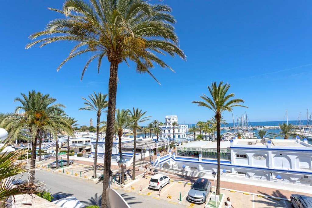 Apartment Luxury Seafront Penthouse With Parking *