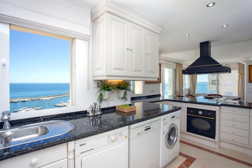 Luxury Seafront Penthouse With Parking