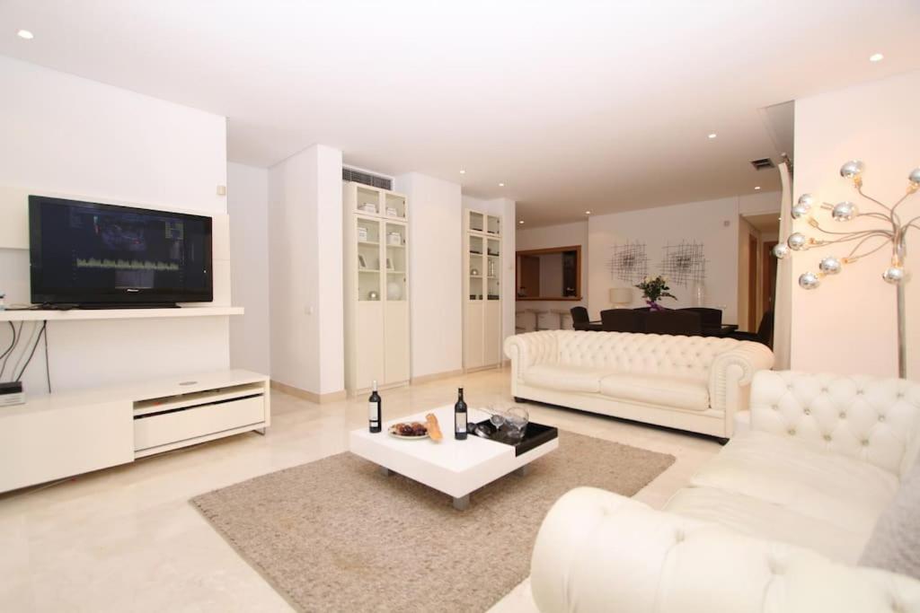 Alcazaba Three Bedroom Apartment *