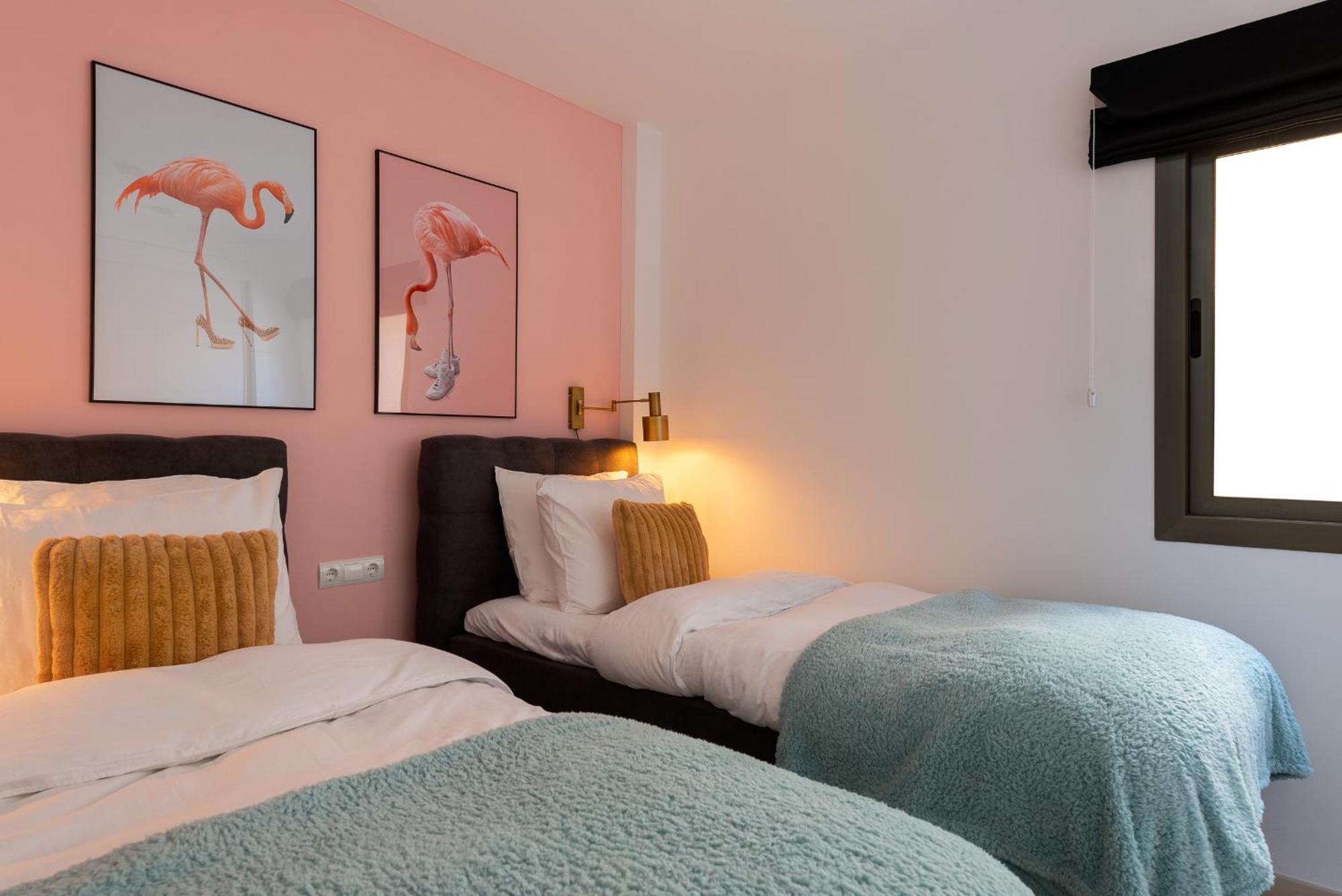 Charming 2-bedroom With Beautiful Sea Views