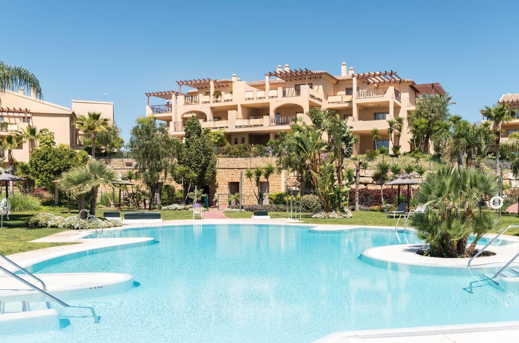 Apartment Charming 2-bedroom With Beautiful Sea Views